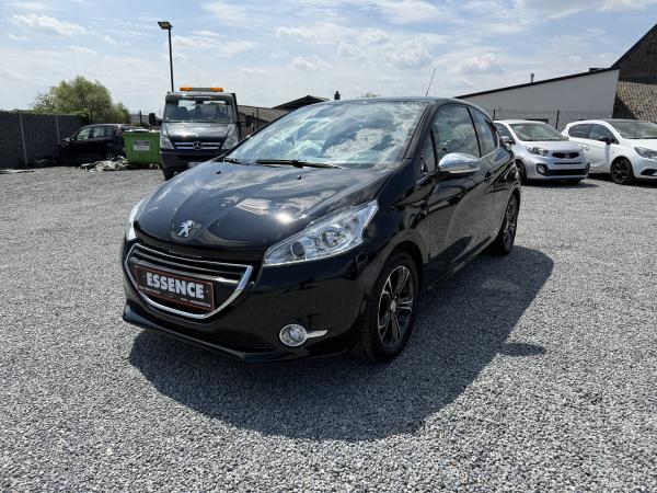 PEUGEOT 208 1600CC ESSENCE 120CV LOOK GT-LINE ANNEE 2014 GARANTIE!